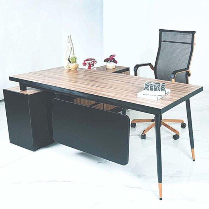 Durable and stylish office furniture in India